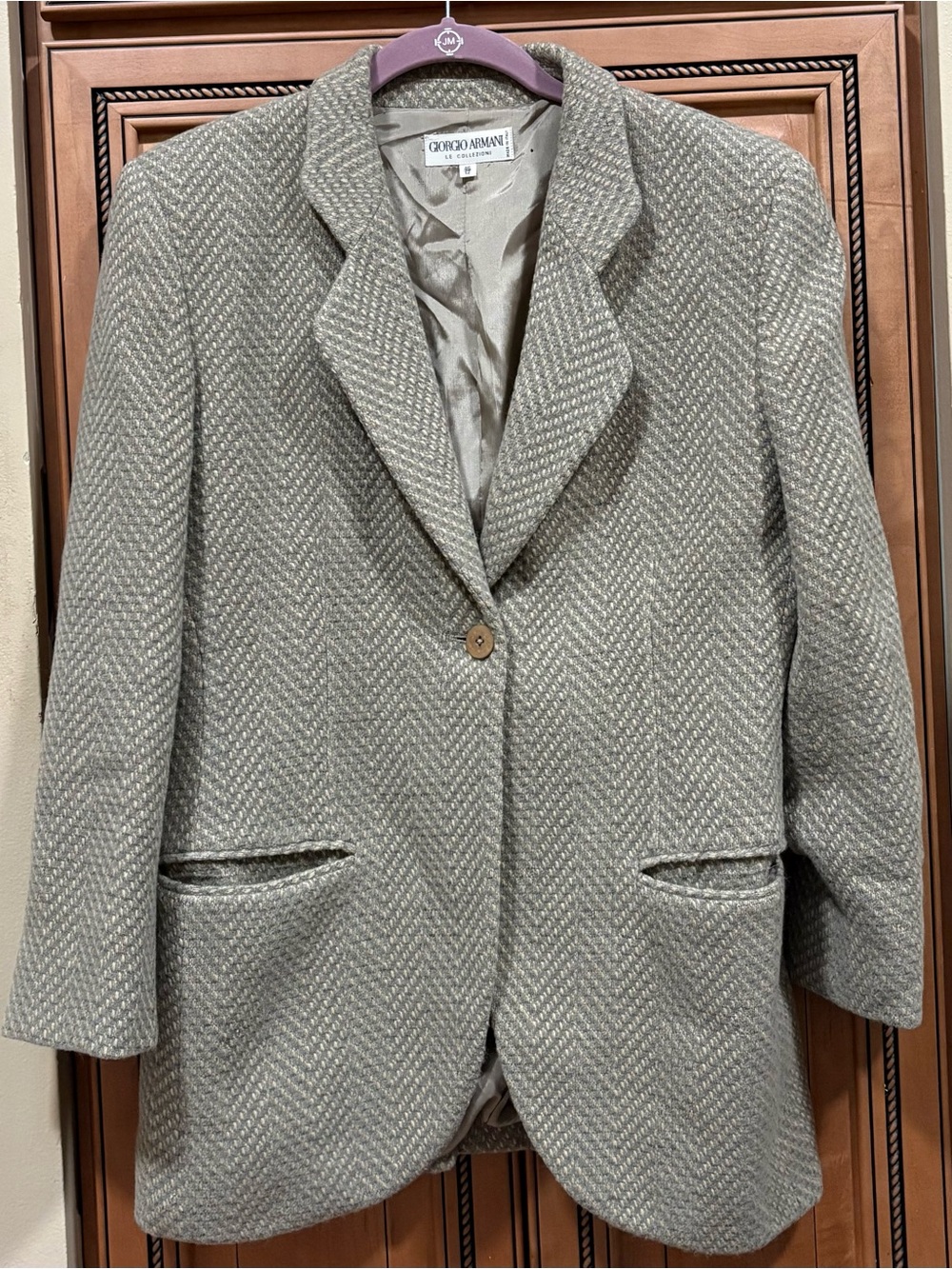 Vintage Giorgio Armani blazer Gray herringbone pattern/single-button closure. 12